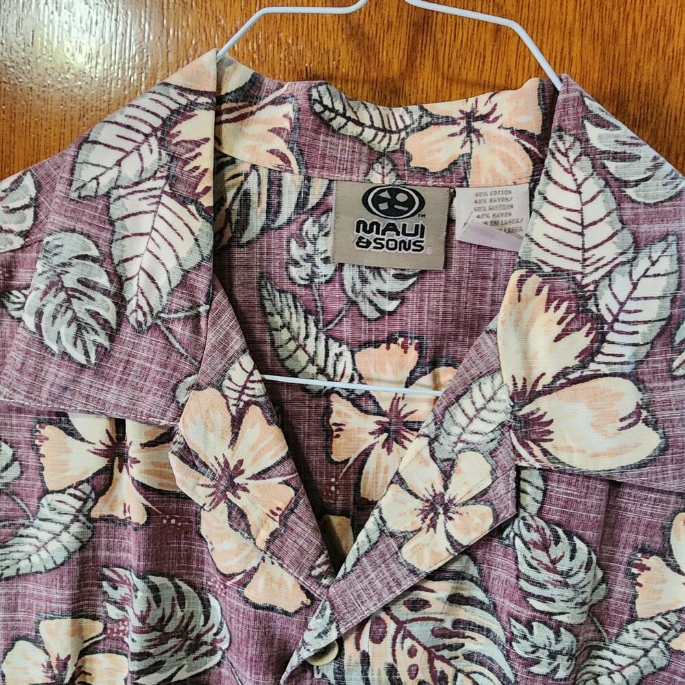 Men's Large Maui & Sons Purple Floral Hawaiian Short Sleeve Button Down Shirt
